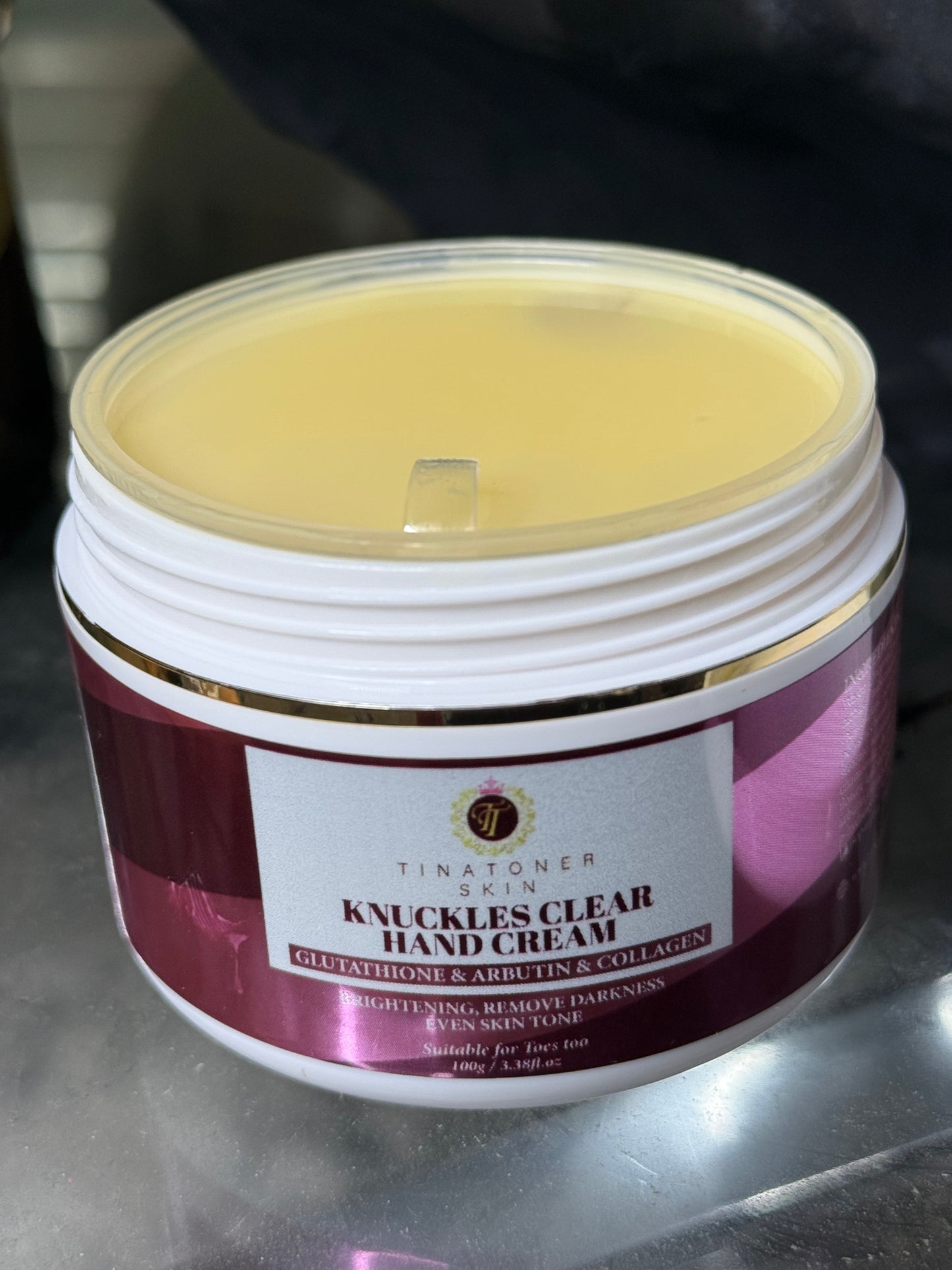 Dark kuckle cream and serum scrub
