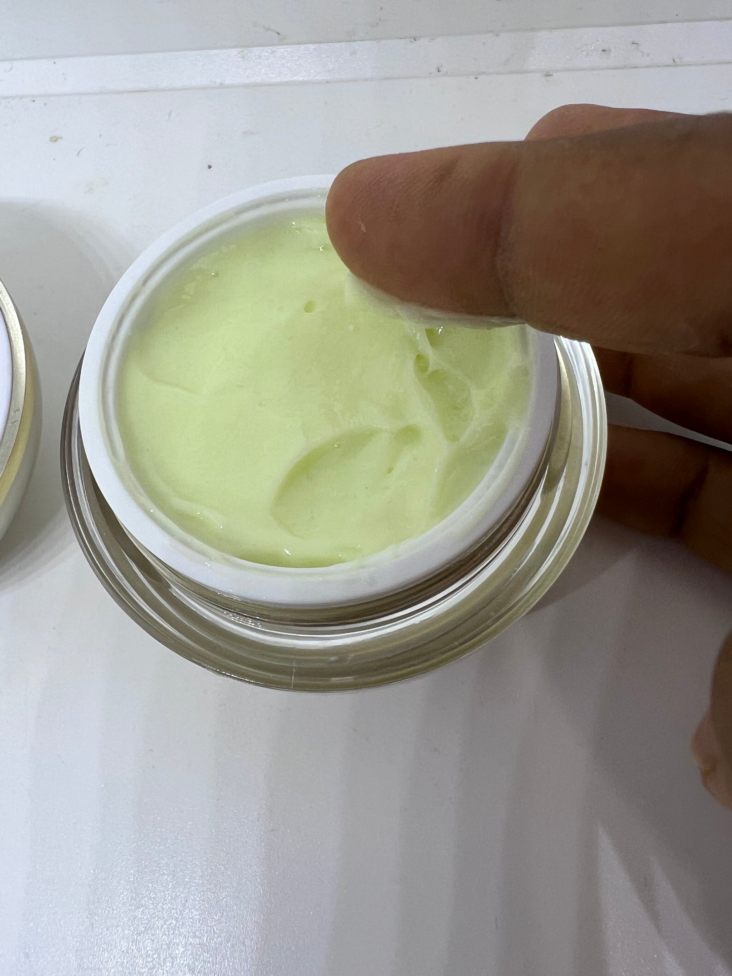 7 Days with under eye pen White Brightening Moisturizer