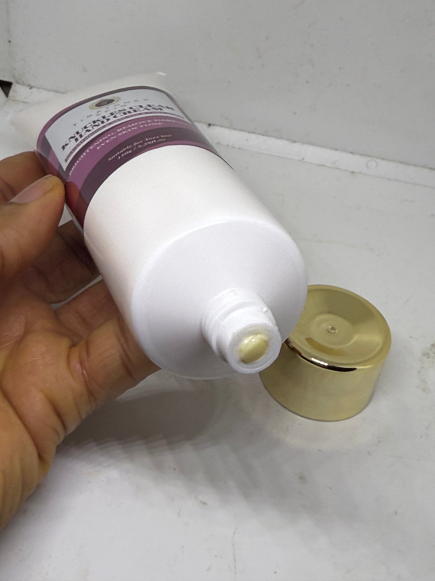 Dark kuckle cream and serum scrub