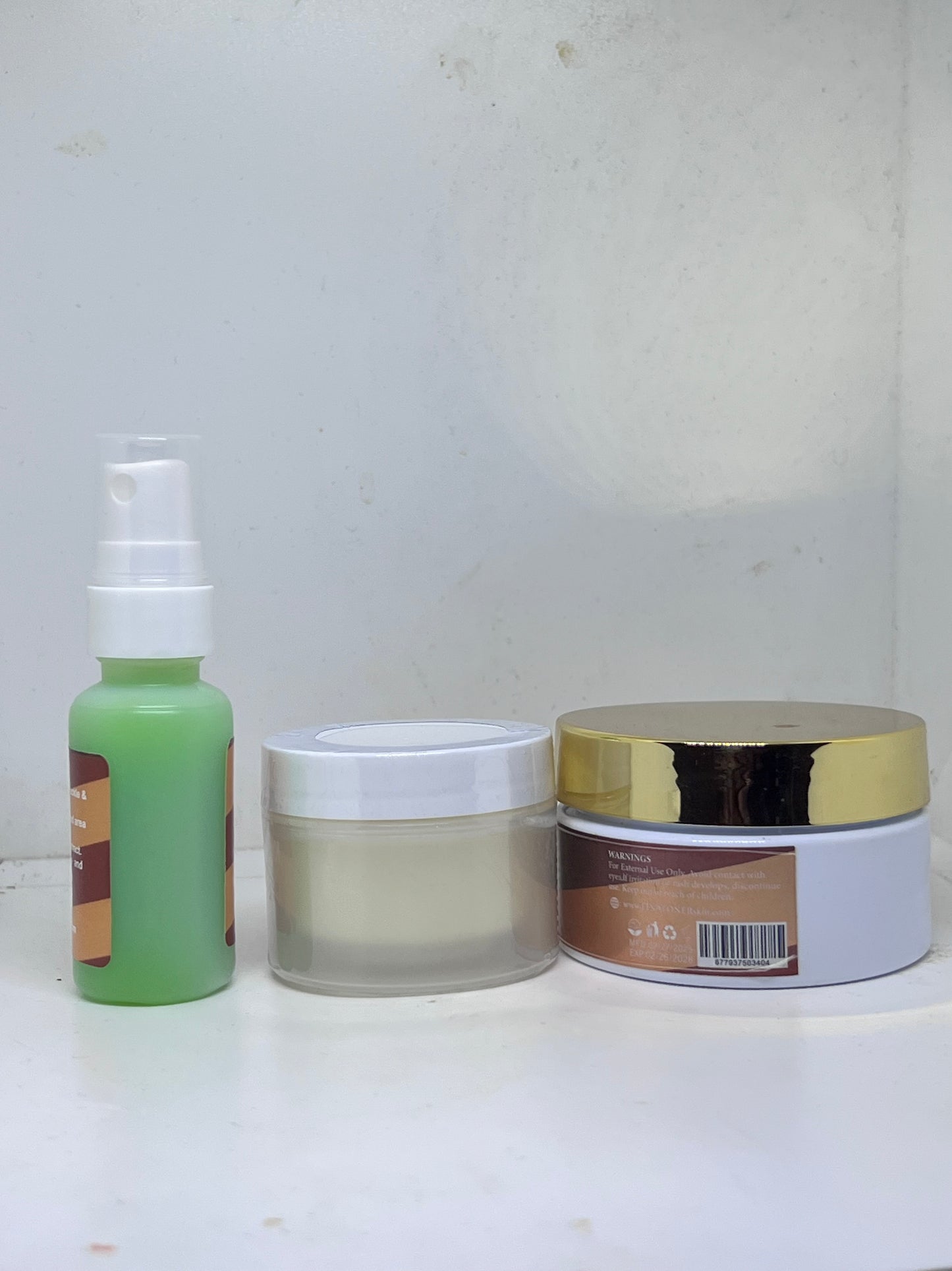 Dark kuckle cream and serum scrub